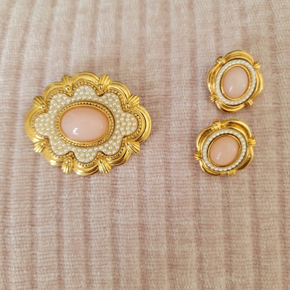 Avon Gold and Cream Brooch Set VTG - Picture 3 of 6